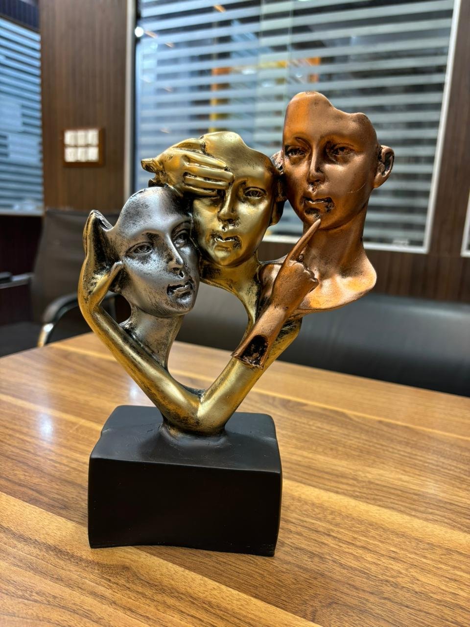 Face Art Showpiece
